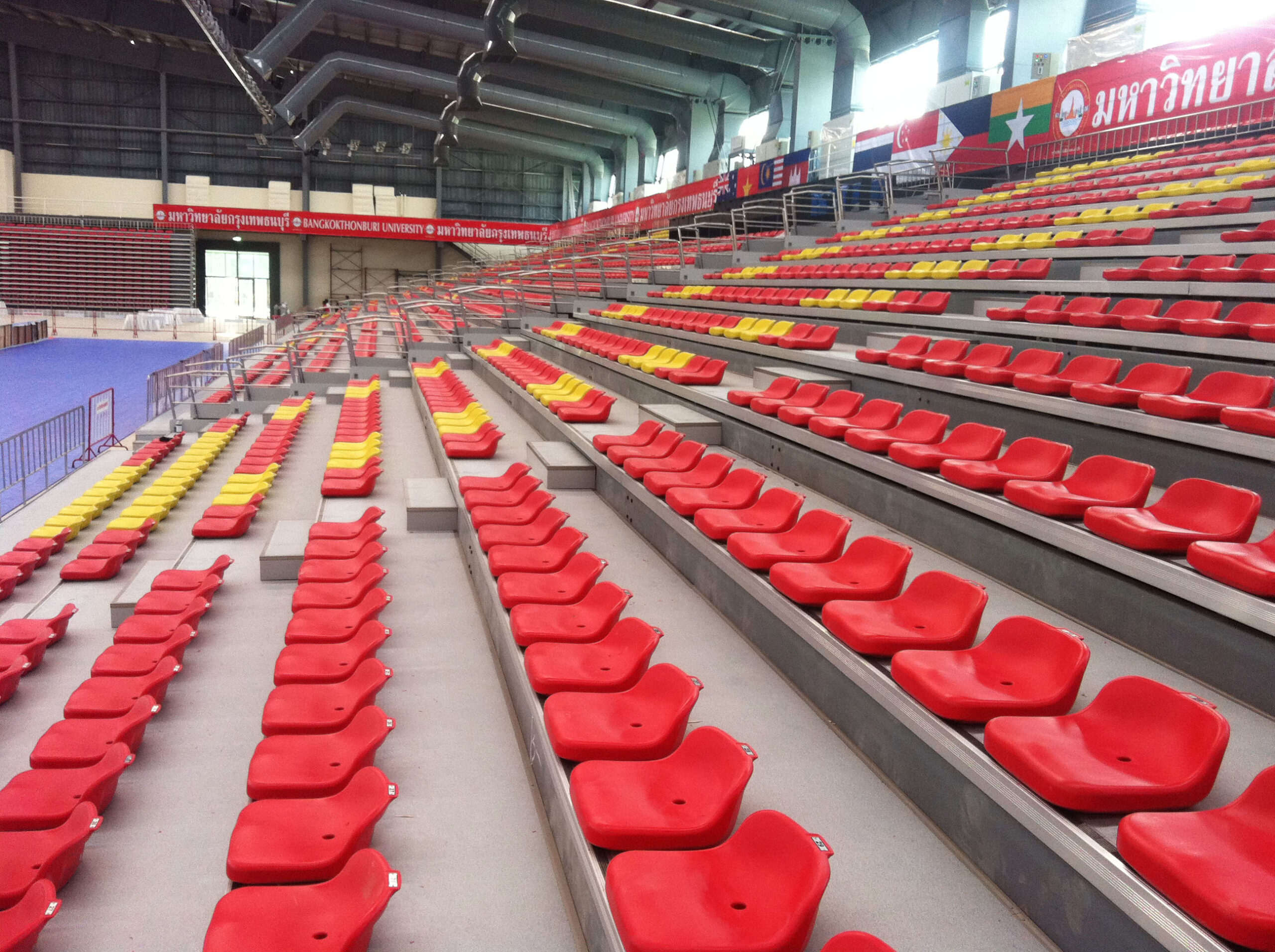 Retractable seating
