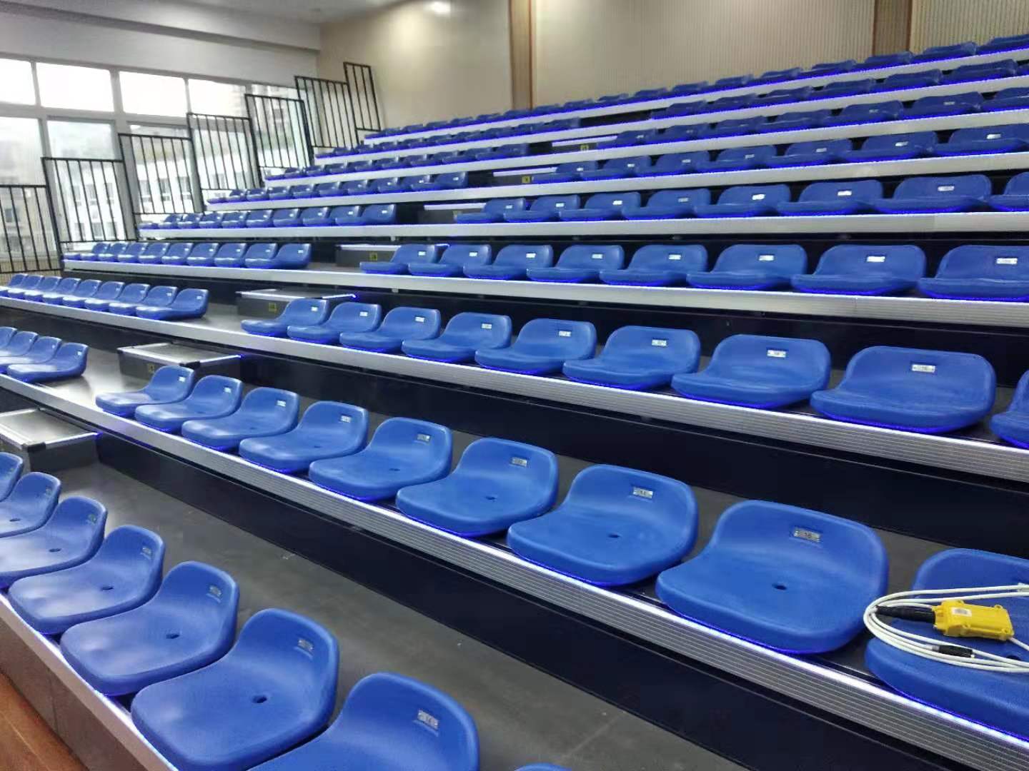 Retractable seating system - Image 4